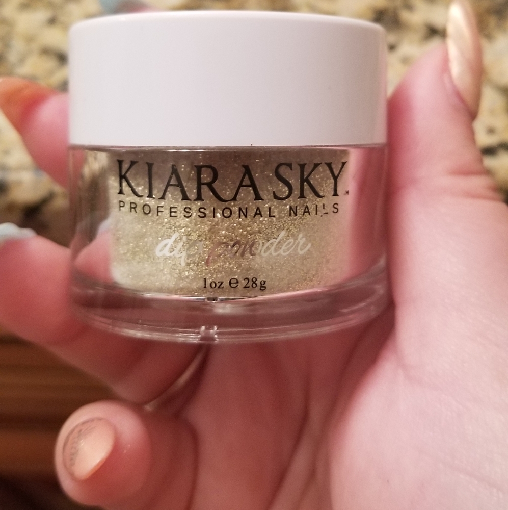 Kiara Sky Dip Powder in "Super-Ficial"